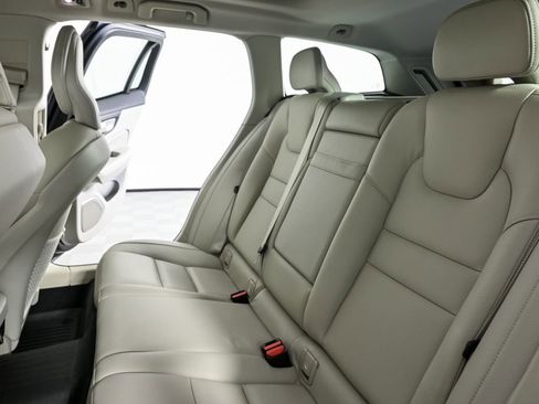 Used 2020 Volvo V60 T5 Momentum w/ Protection Package Premier image 19