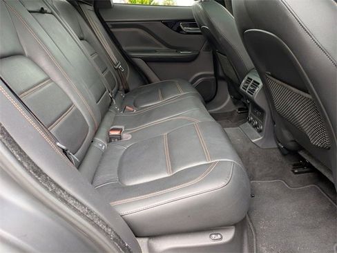 Used 2017 Jaguar F-PACE Prestige image 28
