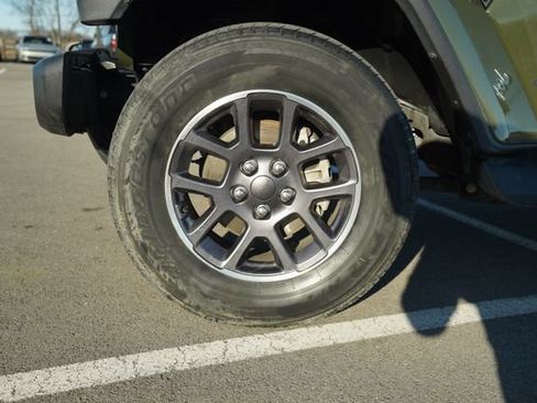 Used 2021 Jeep Gladiator Overland w/ LED Lighting Group image 11