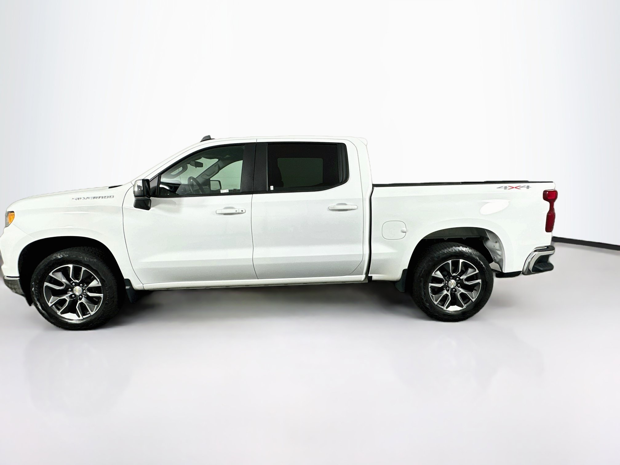 Used 2024 Chevrolet Silverado 1500 LT AWD/4WD image 4