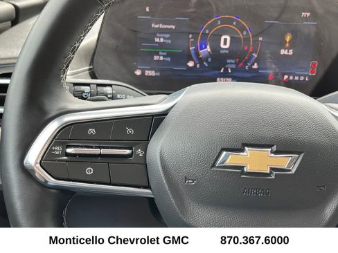 Used 2025 Chevrolet Traverse LT FWD image 15