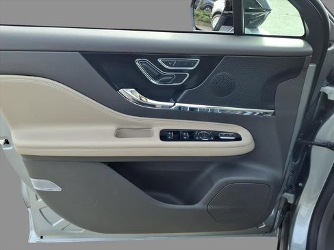 Certified 2024 Lincoln Corsair FWD image 16