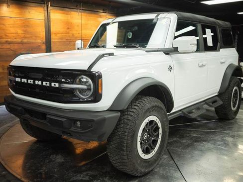 Used 2023 Ford Bronco Outer Banks w/ Sasquatch Package image 2