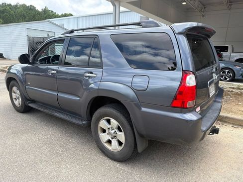 Used 2006 Toyota 4Runner SR5 RWD image 2