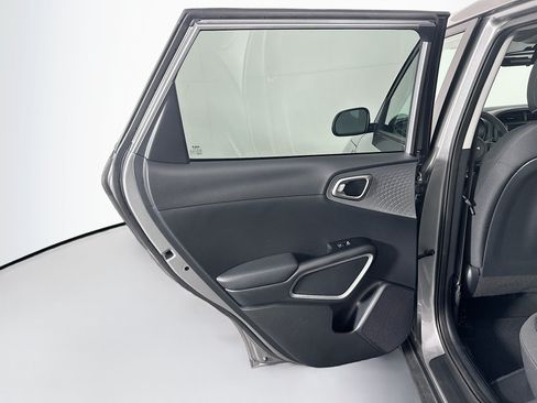 Used 2025 Kia Soul LX w/ LX Technology Package FWD image 25