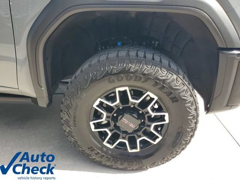 Used 2024 GMC Sierra 2500 AT4X AWD/4WD image 8
