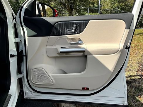 Used 2025 Mercedes-Benz GLA 250 4MATIC image 19