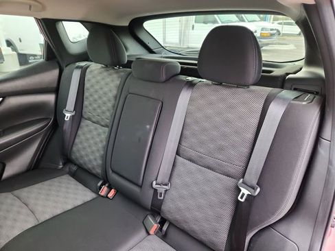 Used 2017 Nissan Rogue Sport SV image 28