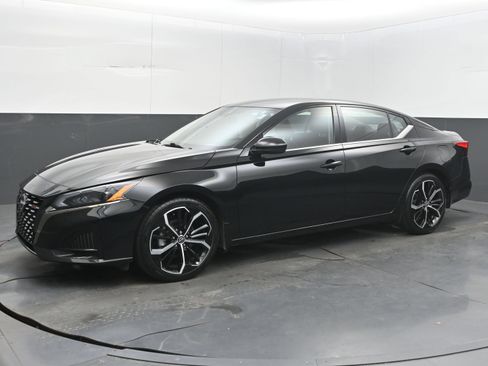Certified 2025 Nissan Altima 2.5 SR FWD image 4