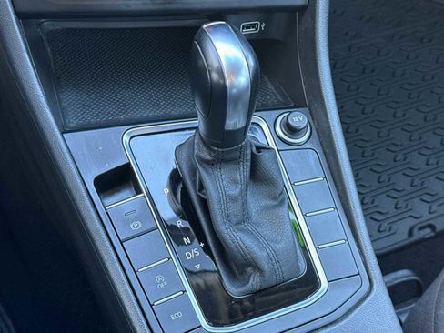 Used 2019 Volkswagen Jetta R-Line FWD image 21