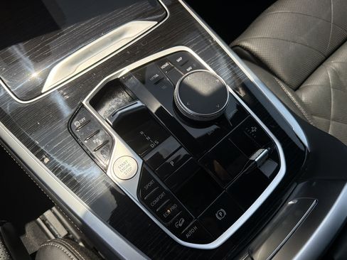 Used 2025 BMW X7 xDrive40i w/ M Sport Package AWD/4WD image 70