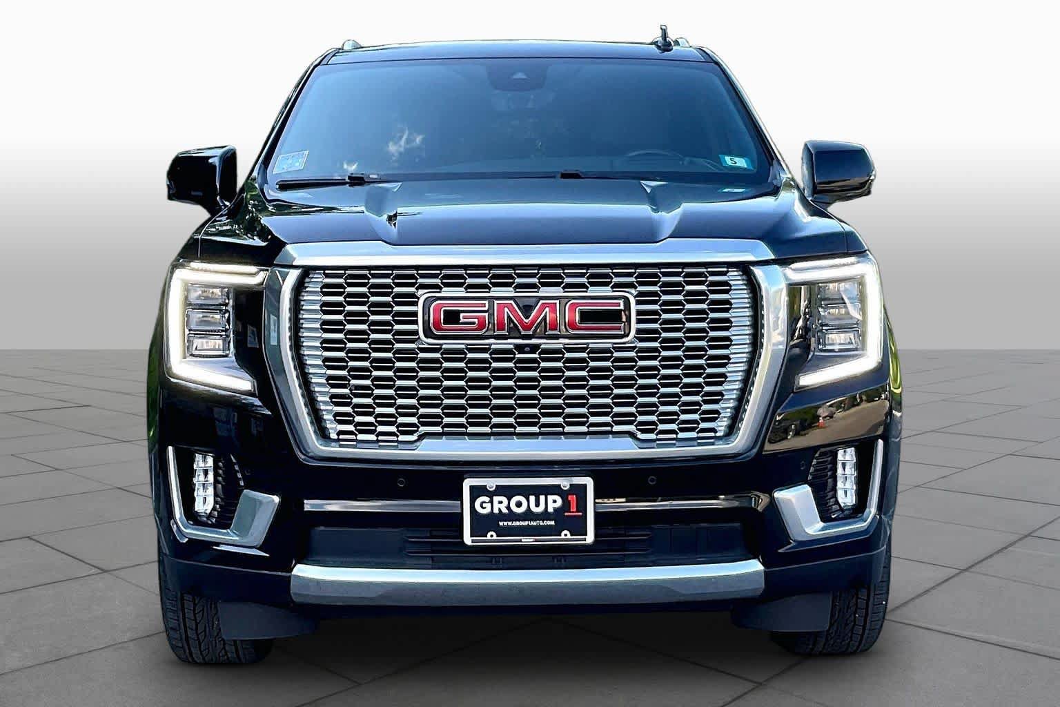 Used 2024 GMC Yukon Denali w/ Advanced Technology Package AWD/4WD image 3