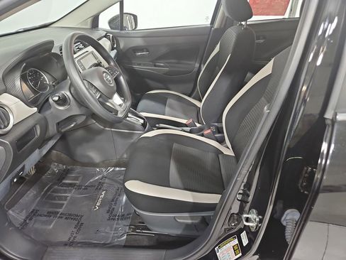 Used 2022 Nissan Versa SV w/ Trunk Package image 10