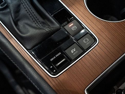 Used 2024 Toyota Sienna LE image 18