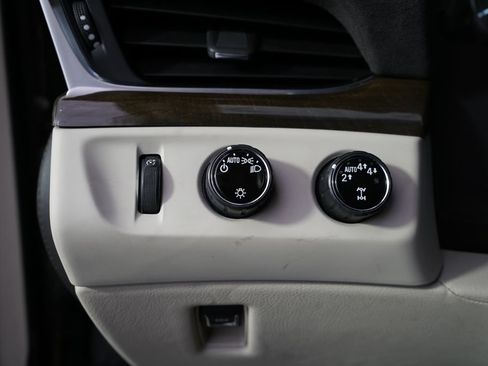 Used 2019 Cadillac Escalade Premium Luxury AWD/4WD image 25