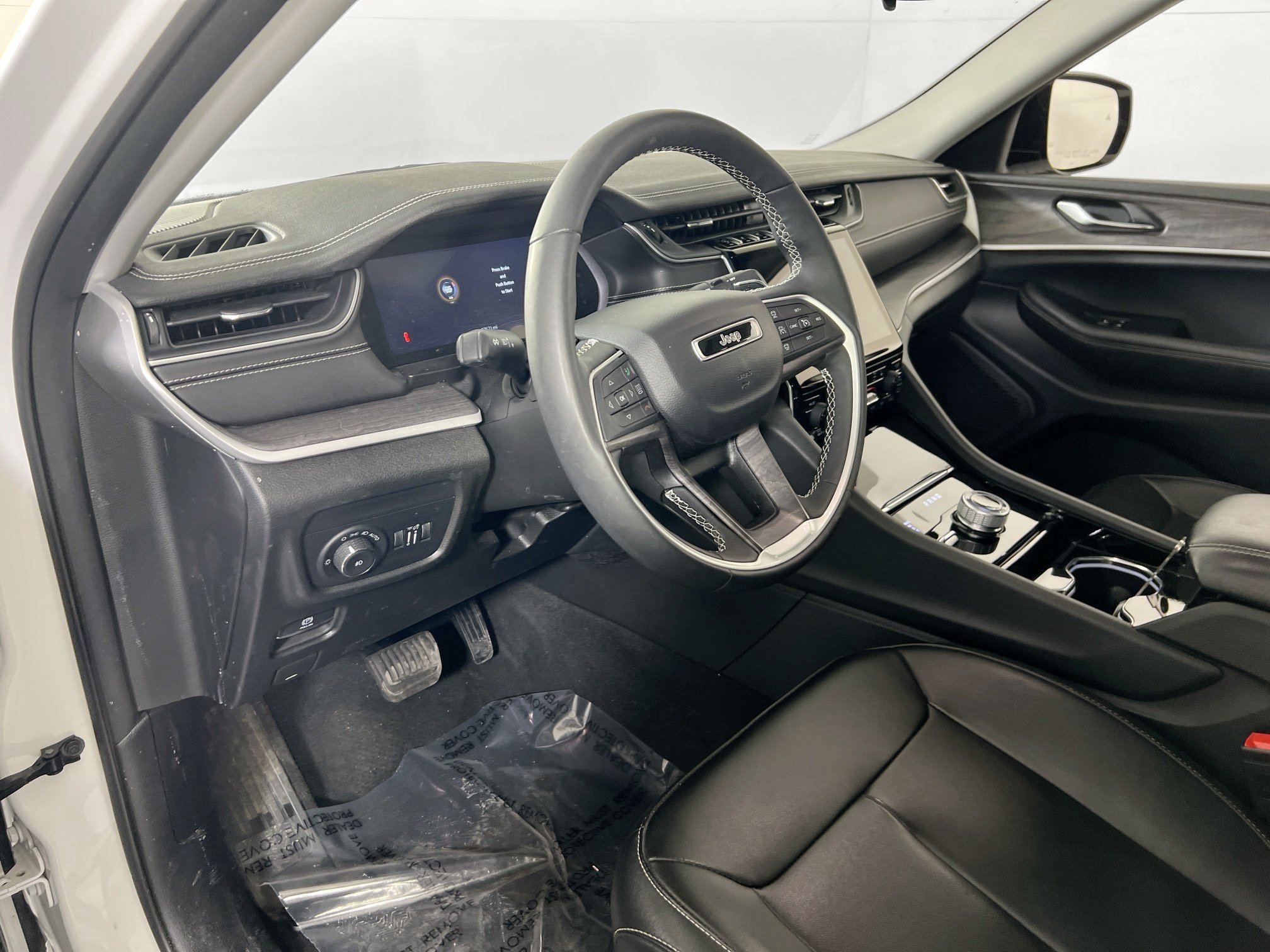 Used 2023 Jeep Grand Cherokee Limited AWD/4WD image 9