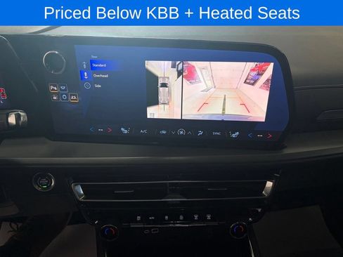 Used 2024 Chevrolet Traverse LT AWD/4WD image 13