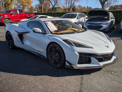 Used 2023 Chevrolet Corvette Z06 w/ Z07 Performance Package image 2