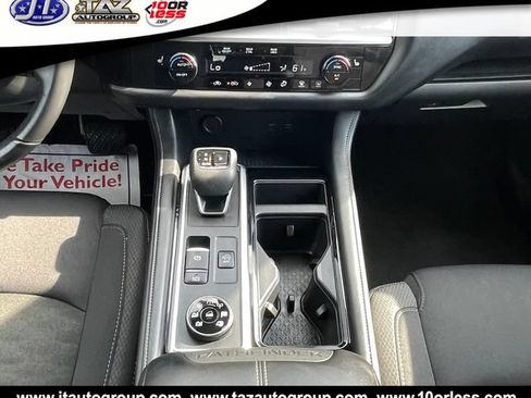 Used 2025 Nissan Pathfinder SV AWD/4WD image 21