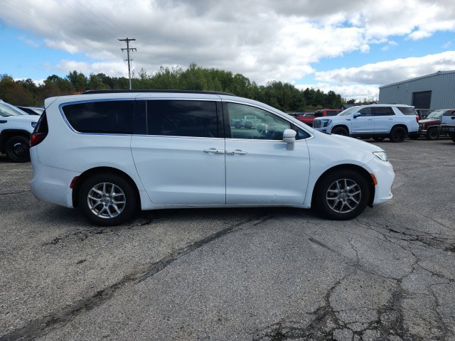 Used 2022 Chrysler Pacifica Touring-L FWD image 2