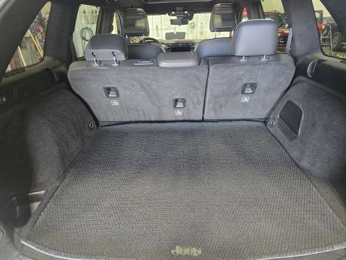 Used 2022 Jeep Grand Cherokee Summit AWD/4WD image 32