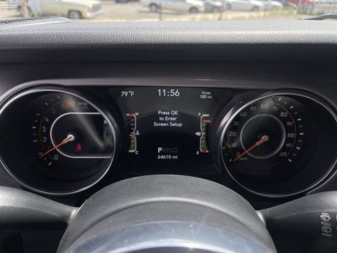 Used 2018 Jeep Wrangler Unlimited Sahara AWD/4WD image 11