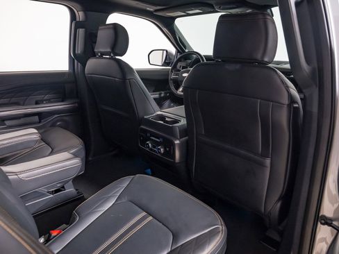 Used 2024 Ford Expedition Platinum image 30