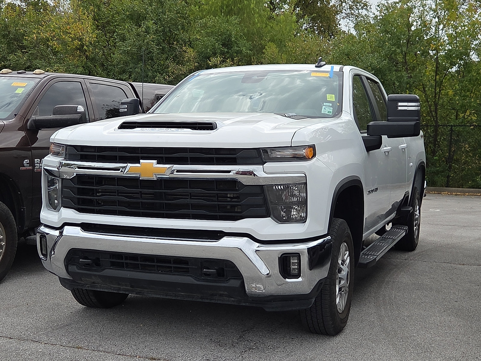 Used 2025 Chevrolet Silverado 2500 LT w/ Convenience Package AWD/4WD image 2