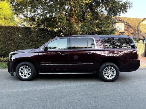 Used 2017 GMC Yukon XL SLT w/ Open Road Package image 4