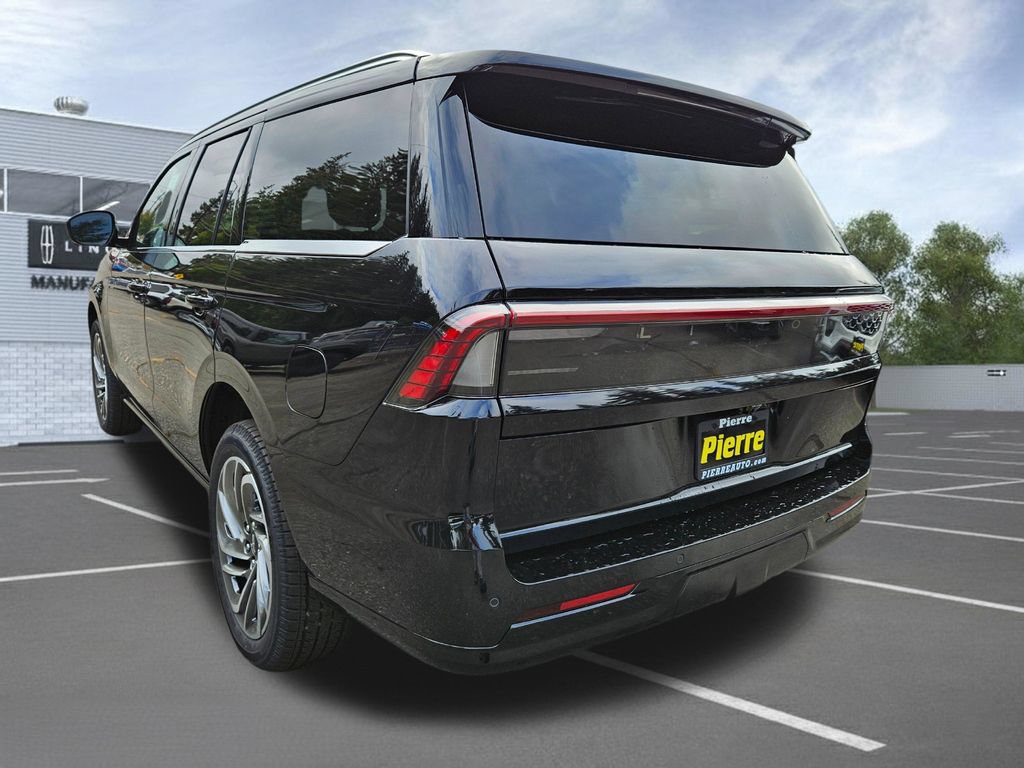 New 2027 Lincoln Navigator Reserve AWD/4WD image 3
