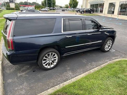 Used 2019 Cadillac Escalade ESV Premium Luxury AWD/4WD image 2