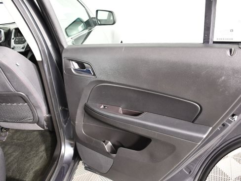 Used 2017 Chevrolet Equinox LS FWD image 40