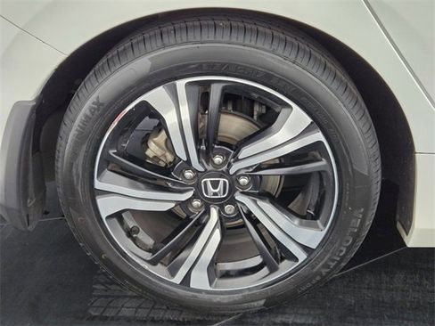 Used 2016 Honda Civic Touring image 10