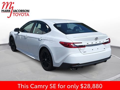 Used 2025 Toyota Camry SE w/ Convenience Package FWD image 13
