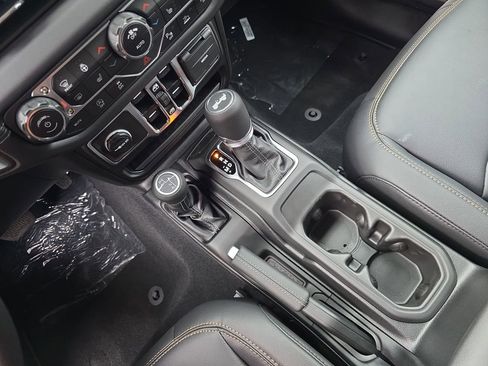New 2025 Jeep Wrangler Unlimited Sahara AWD/4WD image 25