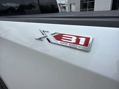 Used 2024 GMC Sierra 1500 SLT w/ SLT Premium Plus Package AWD/4WD image 11