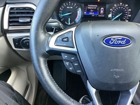 Used 2017 Ford Fusion SE image 39