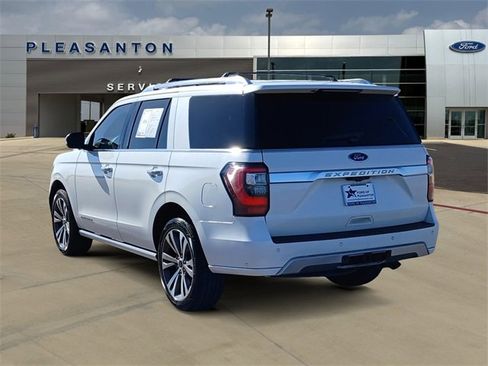 Used 2021 Ford Expedition Platinum image 3
