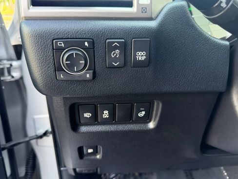 Used 2017 Lexus GX 460 Luxury AWD/4WD image 29
