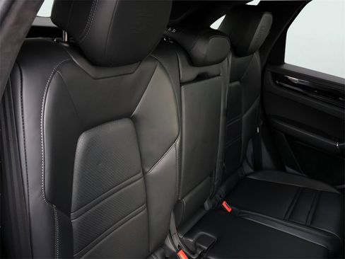 Used 2023 Porsche Cayenne GTS image 13