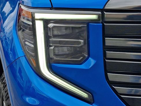 Certified 2023 GMC Sierra 1500 AT4 w/ AT4 Premium Package AWD/4WD image 9