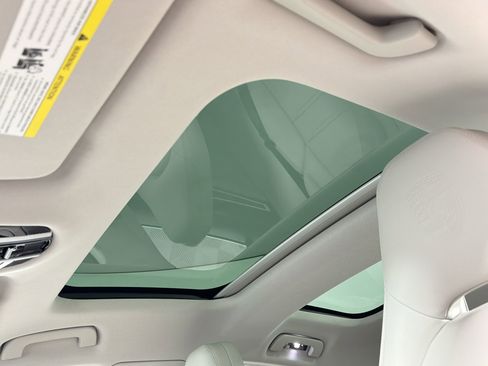 Certified 2018 Porsche Panamera image 16
