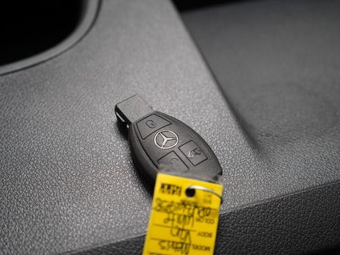Used 2023 Mercedes-Benz Metris image 23