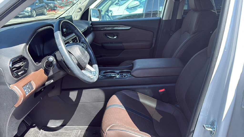 Used 2025 Honda Pilot Elite image 7
