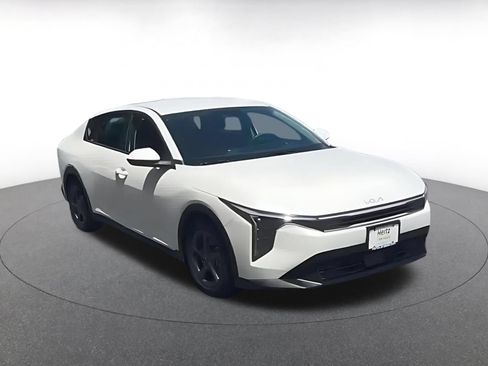 Used 2026 Kia K4 FWD image 3