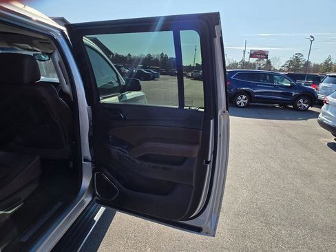 Used 2015 Chevrolet Suburban LTZ image 18