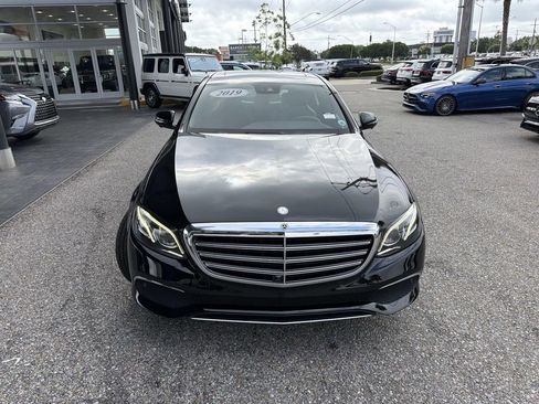 Used 2019 Mercedes-Benz E 300 image 2
