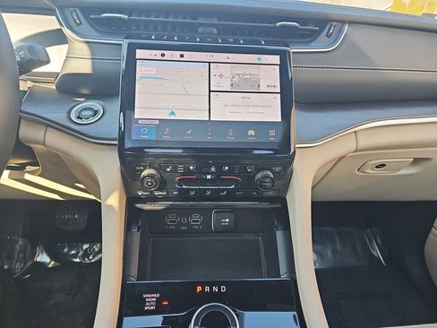 Used 2023 Jeep Grand Cherokee L Limited w/ Luxury Tech Group II image 21