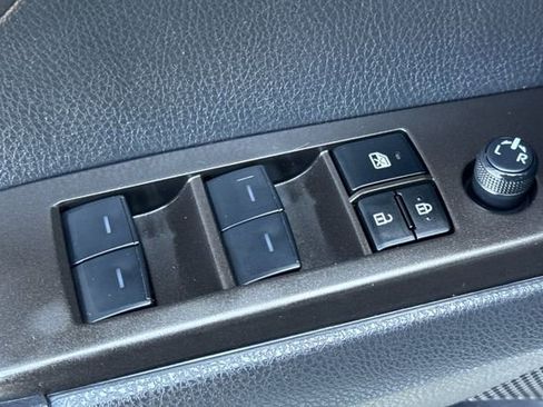 Used 2023 Toyota Camry SE FWD image 11