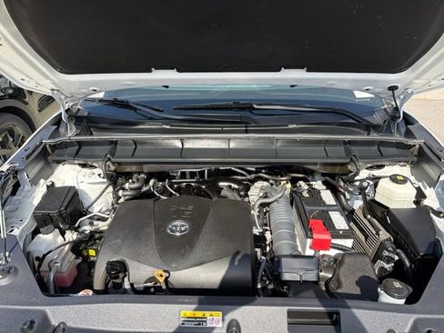 Used 2022 Toyota Highlander XLE AWD/4WD image 38